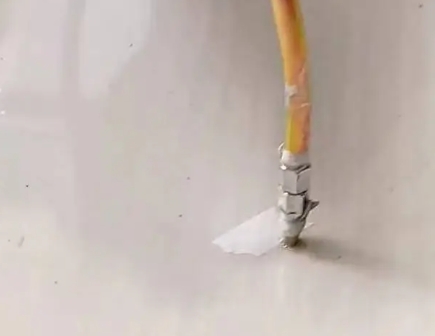 东源瓷砖空鼓维修公司专业解答在瓷砖铺贴过程中，如果使用的砂料过粗（如全部使用了粗砂），可能会导致以下问题